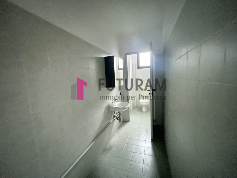 RIF: 128NM - PADOVA (CAMIN) - PER INFO 340 335 8378 - 0444/310220

Propongo in affitto un ufficio...