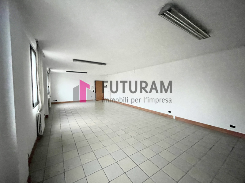 RIF: 128NM - PADOVA (CAMIN) - PER INFO 340 335 8378 - 0444/310220

Propongo in affitto un ufficio...