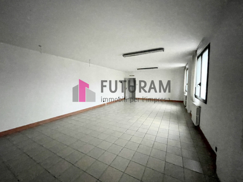 RIF: 128NM - PADOVA (CAMIN) - PER INFO 340 335 8378 - 0444/310220

Propongo in affitto un ufficio...