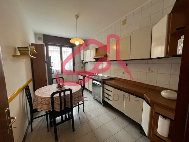 Padova (Mortise): all'interno di residence ed in scala di sole sei unità, appartamento al primo p...