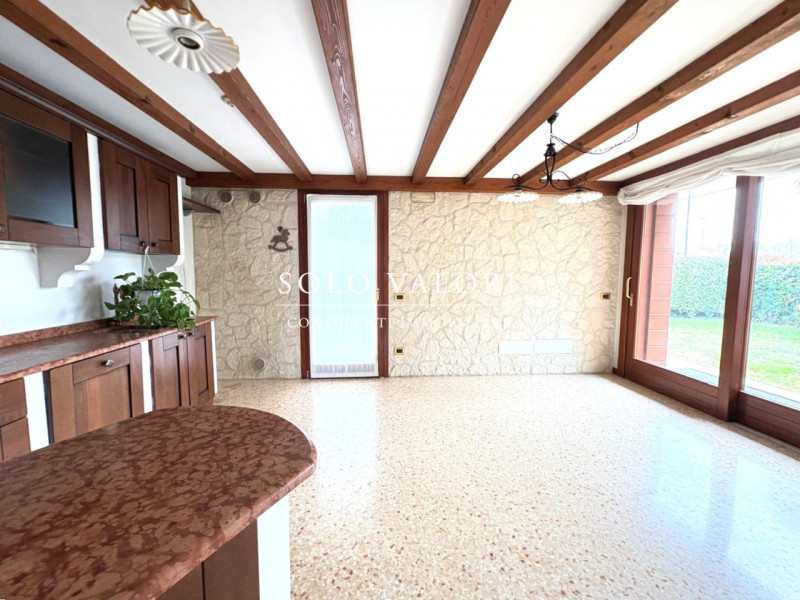 Rif. B485 – Loreggia

 Per informazioni: Marco 340 2242606

Elegante Bifamiliare di Ampia Metratu...