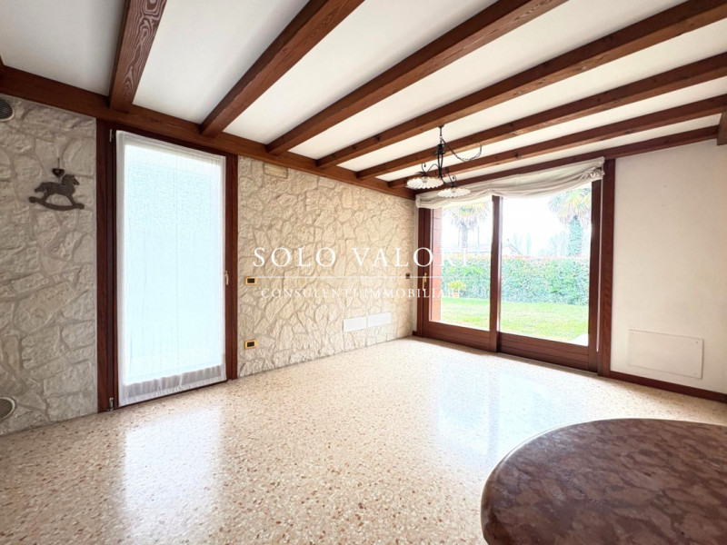 Rif. B485 – Loreggia

 Per informazioni: Marco 340 2242606

Elegante Bifamiliare di Ampia Metratu...