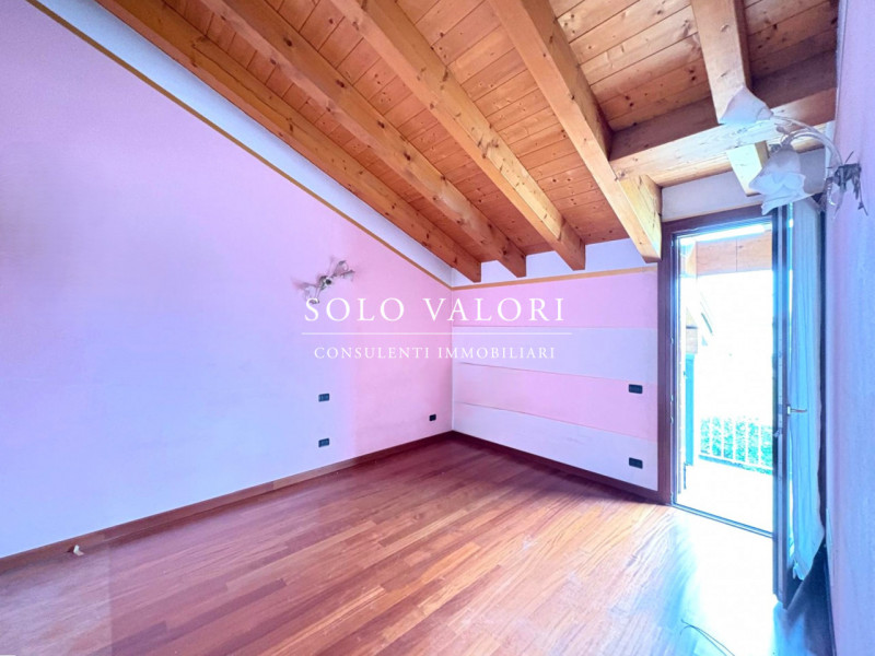 Rif. B485 – Loreggia

 Per informazioni: Marco 340 2242606

Elegante Bifamiliare di Ampia Metratu...