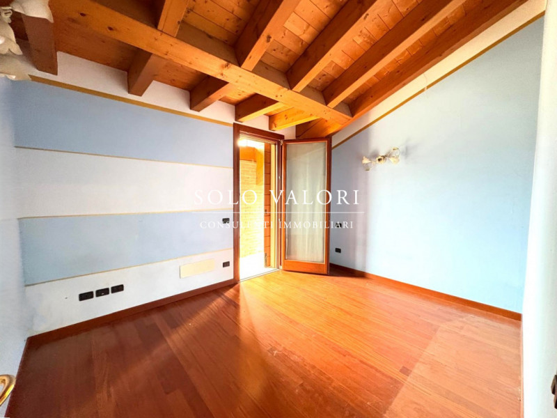 Rif. B485 – Loreggia

 Per informazioni: Marco 340 2242606

Elegante Bifamiliare di Ampia Metratu...