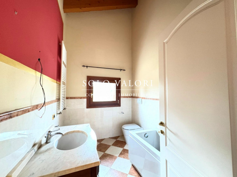 Rif. B485 – Loreggia

 Per informazioni: Marco 340 2242606

Elegante Bifamiliare di Ampia Metratu...