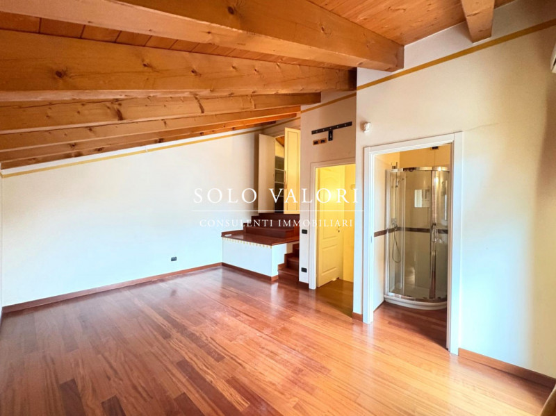 Rif. B485 – Loreggia

 Per informazioni: Marco 340 2242606

Elegante Bifamiliare di Ampia Metratu...