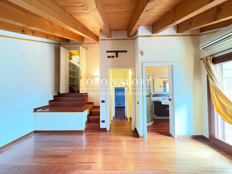 Rif. B485 – Loreggia

 Per informazioni: Marco 340 2242606

Elegante Bifamiliare di Ampia Metratu...