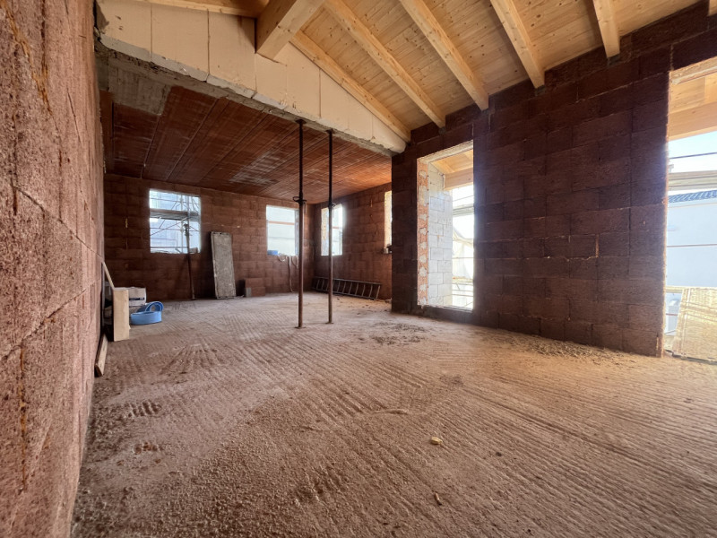 In contesto residenziale di nuova costruzione, proponiamo appartamento bicamere duplex, con spazi...