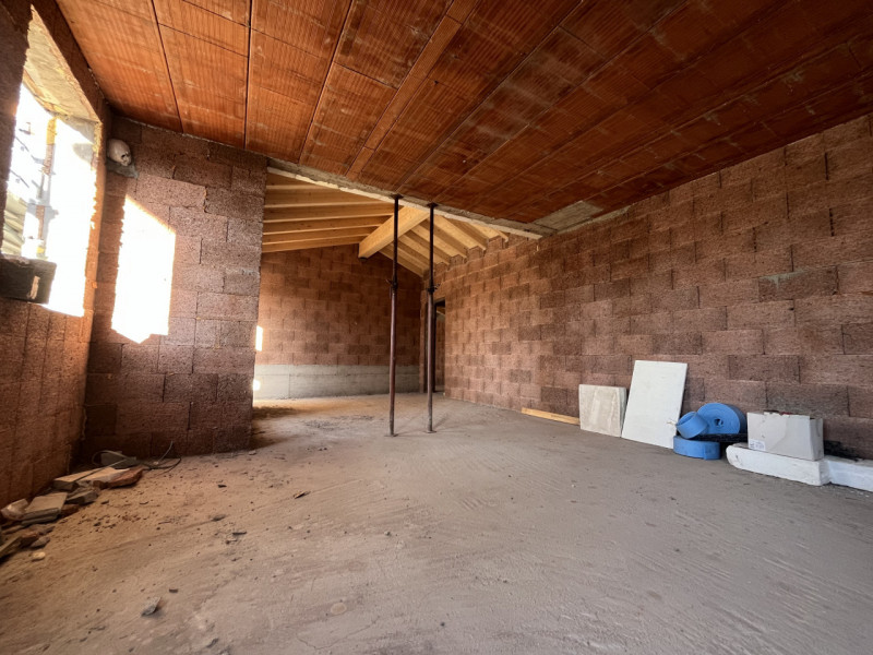 In contesto residenziale di nuova costruzione, proponiamo appartamento bicamere duplex, con spazi...