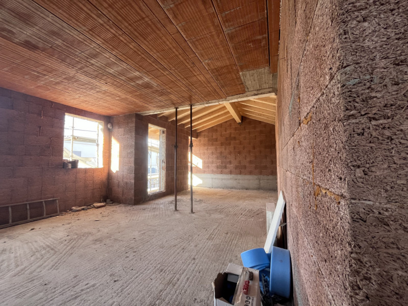 In contesto residenziale di nuova costruzione, proponiamo appartamento bicamere duplex, con spazi...