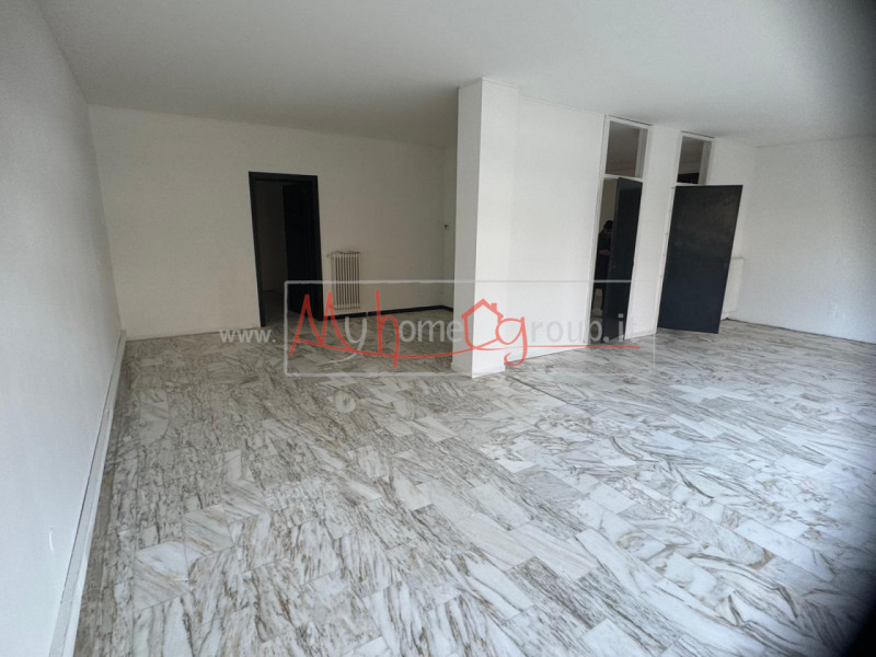 SARMEOLA di Rubano: Negozio al piano terra dagli ampi spazi, suddiviso in diversi locali, complet...