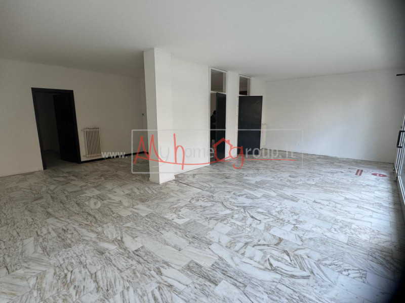 SARMEOLA di Rubano: Negozio al piano terra dagli ampi spazi, suddiviso in diversi locali, complet...