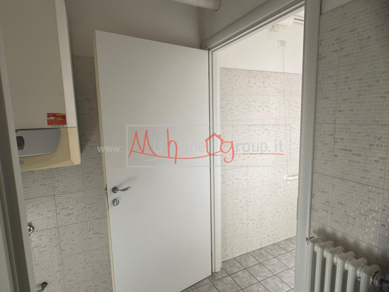 SARMEOLA di Rubano: Negozio al piano terra dagli ampi spazi, suddiviso in diversi locali, complet...