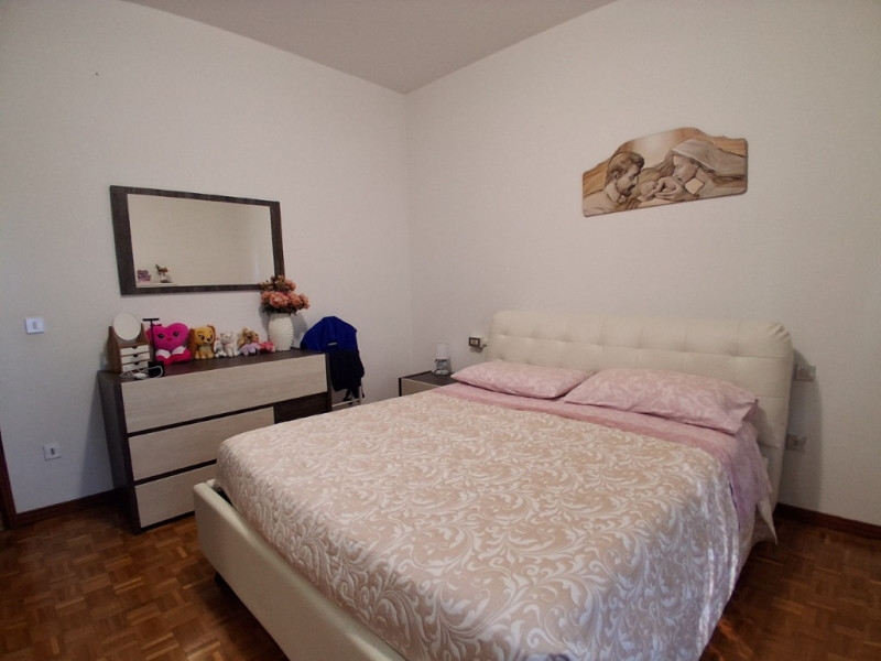 Via Meschinelli: proponiamo un ampio appartamento trilocale di 94 mq nel cuore di Vicenza, ideale...