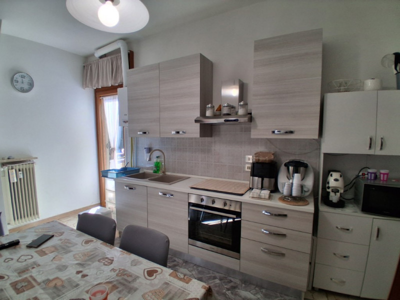 Via Meschinelli: proponiamo un ampio appartamento trilocale di 94 mq nel cuore di Vicenza, ideale...