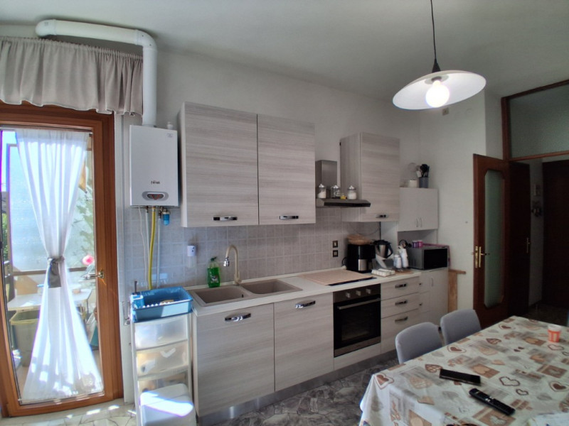 Via Meschinelli: proponiamo un ampio appartamento trilocale di 94 mq nel cuore di Vicenza, ideale...