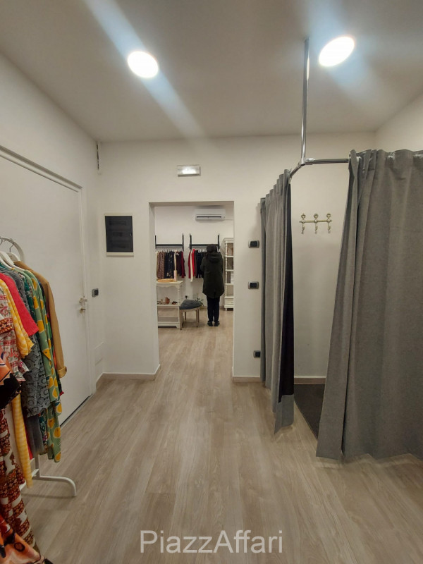 In Centro Storico a Piove di Sacco, situato strategicamente sotto al portico, proponiamo in affit...