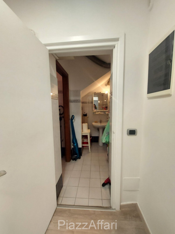 In Centro Storico a Piove di Sacco, situato strategicamente sotto al portico, proponiamo in affit...