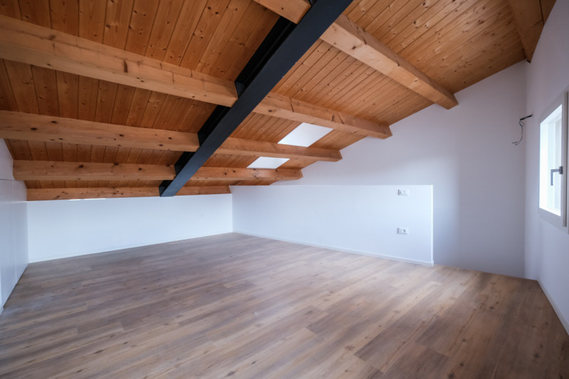 A due passi dalle vie centro storico in Piazzale Giusti, proponiamo in locazione un elegante appa...