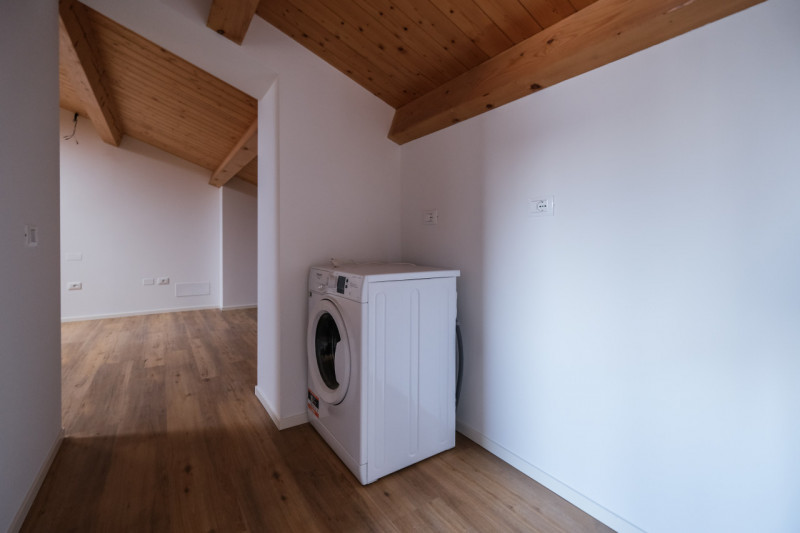 A due passi dalle vie centro storico in Piazzale Giusti, proponiamo in locazione un elegante appa...