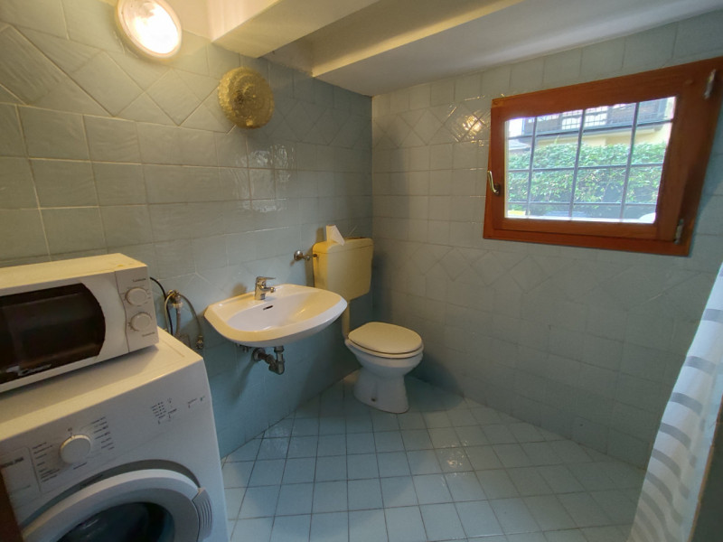 Proponiamo in vendita una casa a schiera di testa situata nella tranquilla e apprezzata zona di B...