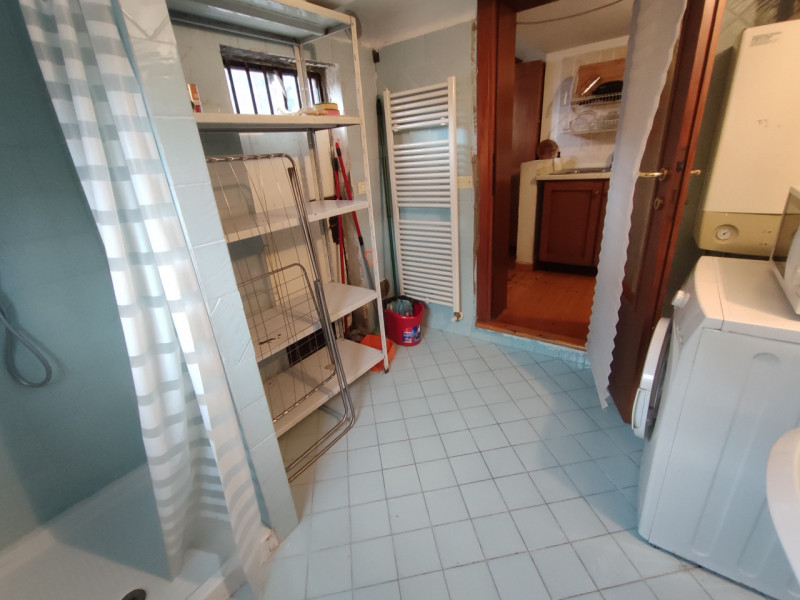 Proponiamo in vendita una casa a schiera di testa situata nella tranquilla e apprezzata zona di B...