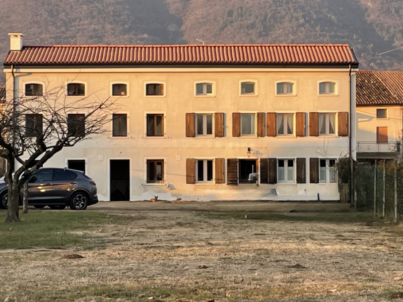 NOSTRA ESCLUSIVA: a pochi passi dalla pista di atterraggio del volo libero vicino al Garden Relai...