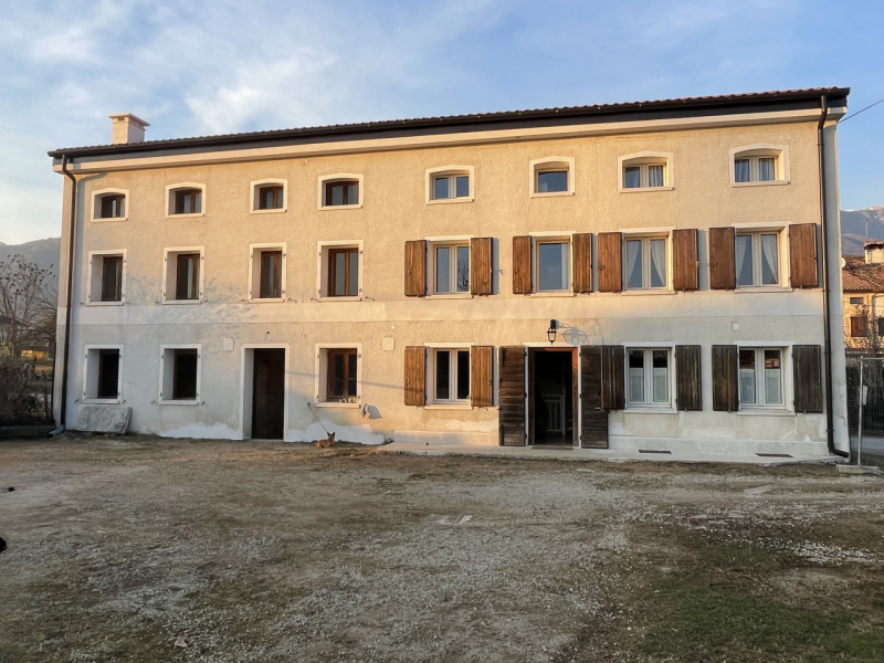 NOSTRA ESCLUSIVA: a pochi passi dalla pista di atterraggio del volo libero vicino al Garden Relai...