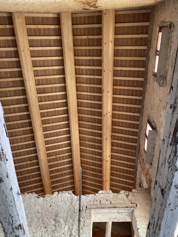 NOSTRA ESCLUSIVA: a pochi passi dalla pista di atterraggio del volo libero vicino al Garden Relai...