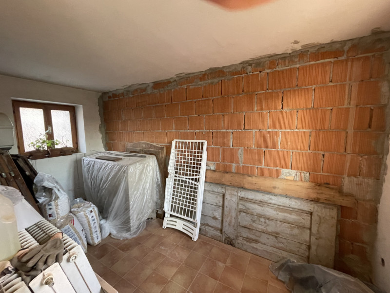 NOSTRA ESCLUSIVA: a pochi passi dalla pista di atterraggio del volo libero vicino al Garden Relai...