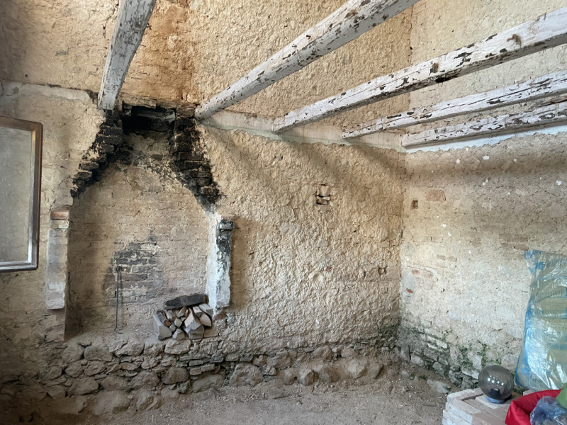 NOSTRA ESCLUSIVA: a pochi passi dalla pista di atterraggio del volo libero vicino al Garden Relai...