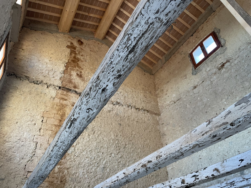 NOSTRA ESCLUSIVA: a pochi passi dalla pista di atterraggio del volo libero vicino al Garden Relai...