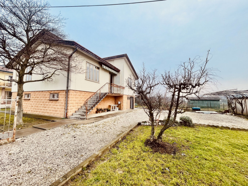 DOLO - SAMBRUSON rif. EP160: Casa su Misura ha il piacere di proporVi casa singola immersa nel ve...