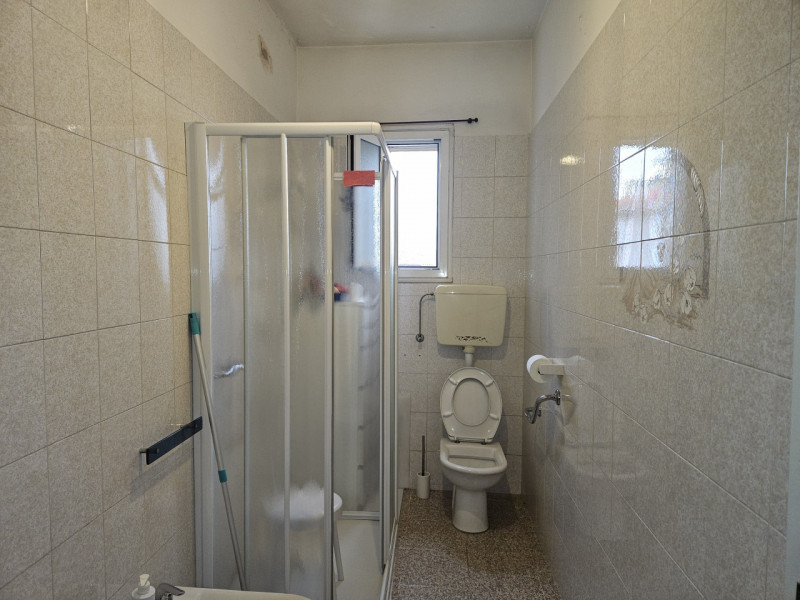 In esclusiva presso la nostra agenzia, proponiamo un luminoso appartamento quadrilocale situato a...