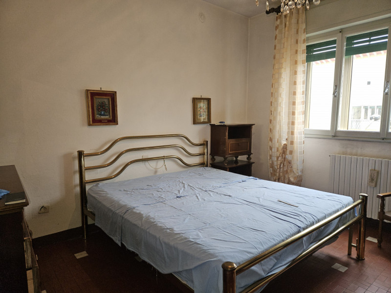 In esclusiva presso la nostra agenzia, proponiamo un luminoso appartamento quadrilocale situato a...