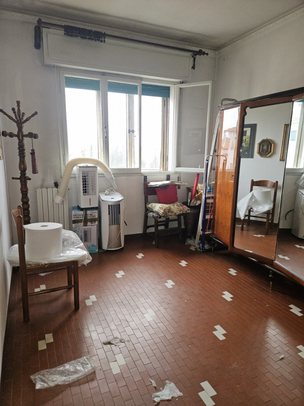 In esclusiva presso la nostra agenzia, proponiamo un luminoso appartamento quadrilocale situato a...