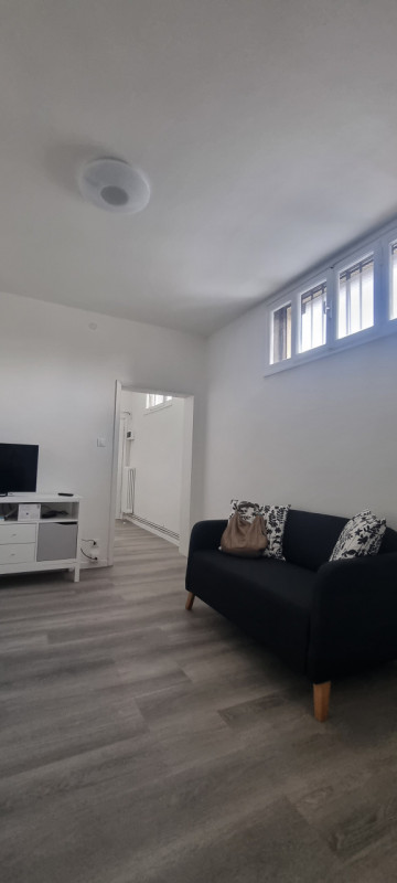 Sei uno studente/essa alla ricerca di un ambiente accogliente e funzionale? In una piccola palazz...