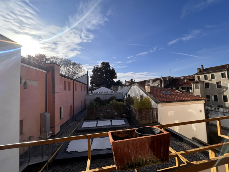 Padova via San Francesco - centro storico, Nicoletta Dardilli di AD Casa Padova propone in locazi...