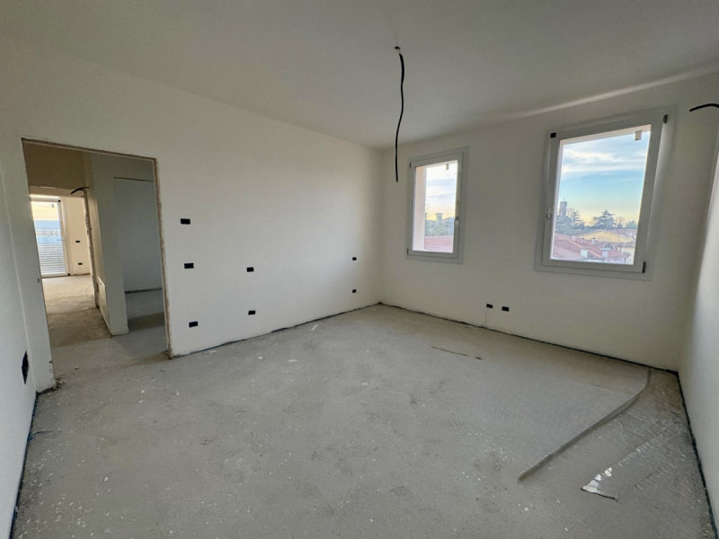 COMPOSIZIONE:
Proponiamo in vendita un appartamento di nuova costruzione situato al piano primo. ...