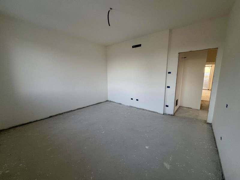 COMPOSIZIONE:
Proponiamo in vendita un appartamento di nuova costruzione situato al piano primo. ...