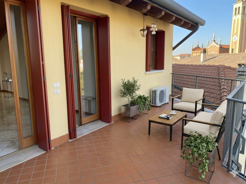 (Per INFO 3316190143) A Trebaseleghe, in una zona centrale del paese, proponiamo in vendita un ap...
