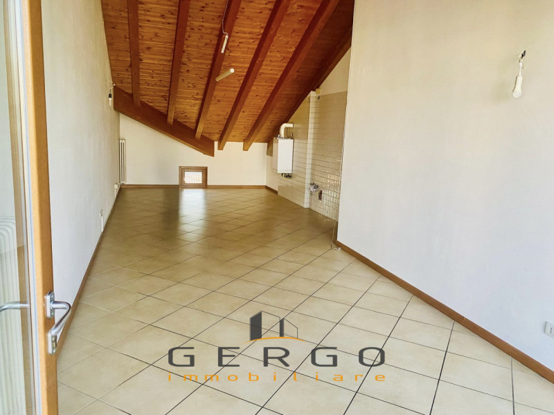 (Per INFO 3316190143) A Trebaseleghe, in una zona centrale del paese, proponiamo in vendita un ap...