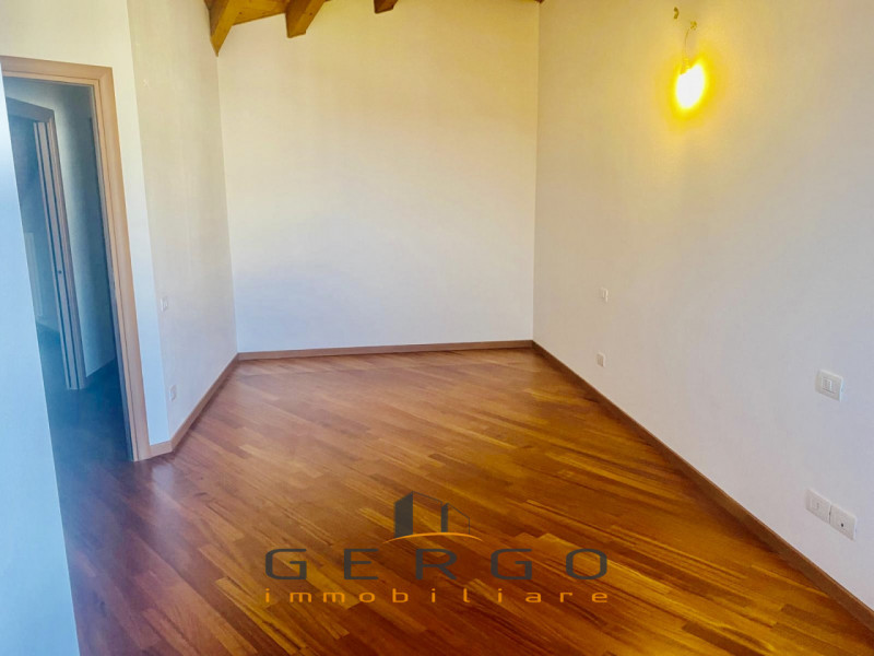 (Per INFO 3316190143) A Trebaseleghe, in una zona centrale del paese, proponiamo in vendita un ap...