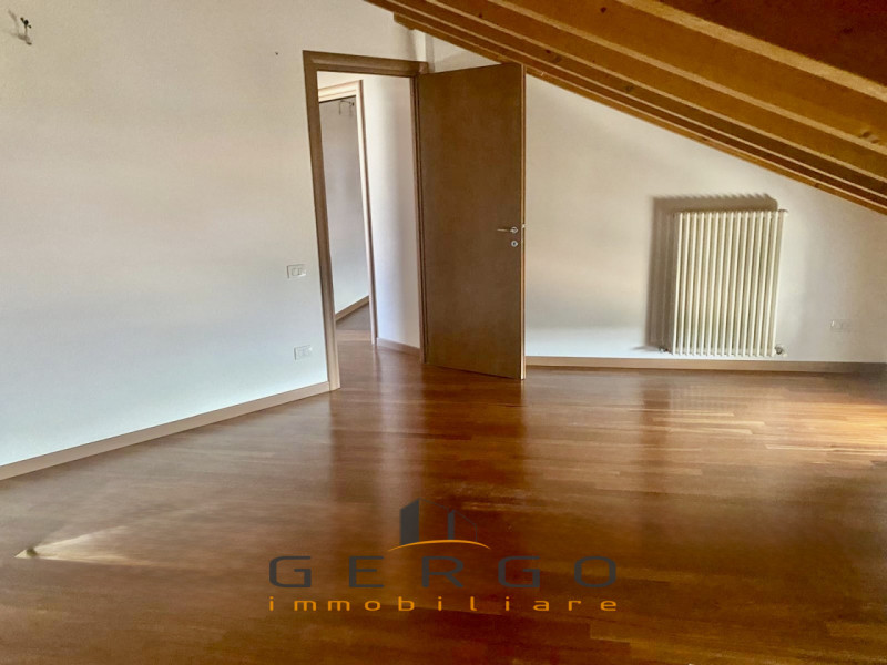(Per INFO 3316190143) A Trebaseleghe, in una zona centrale del paese, proponiamo in vendita un ap...