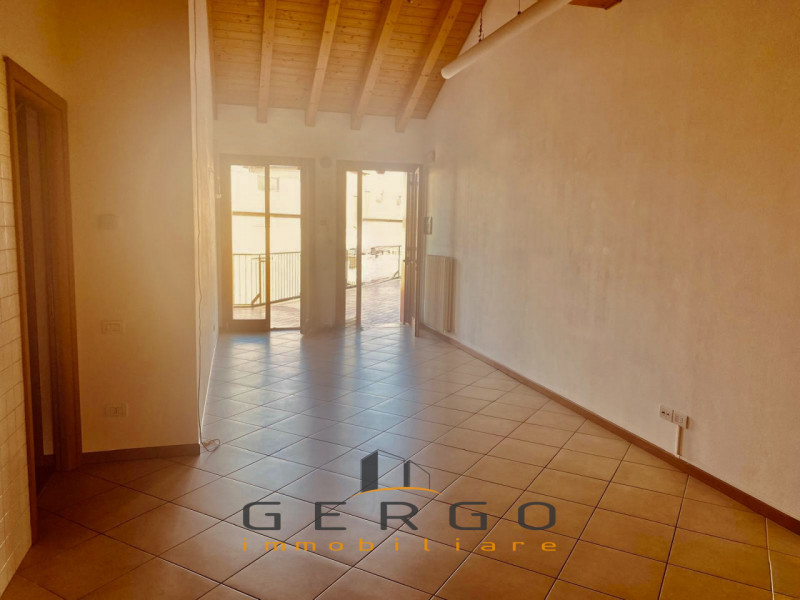 (Per INFO 3316190143) A Trebaseleghe, in una zona centrale del paese, proponiamo in vendita un ap...