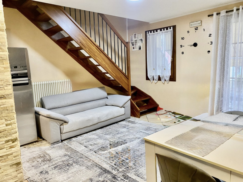 (Per INFO 3316190143) A San Martino di Lupari proponiamo in vendita un appartamento duplex di cir...