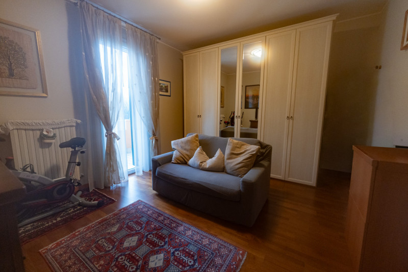 Proponiamo in vendita un raffinato duplex con un'ampia metratura di circa 150 mq, situato nella t...