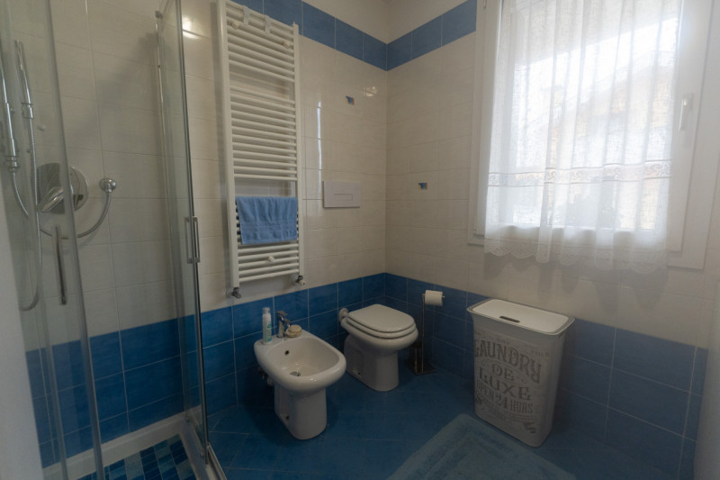 Proponiamo in vendita un raffinato duplex con un'ampia metratura di circa 150 mq, situato nella t...