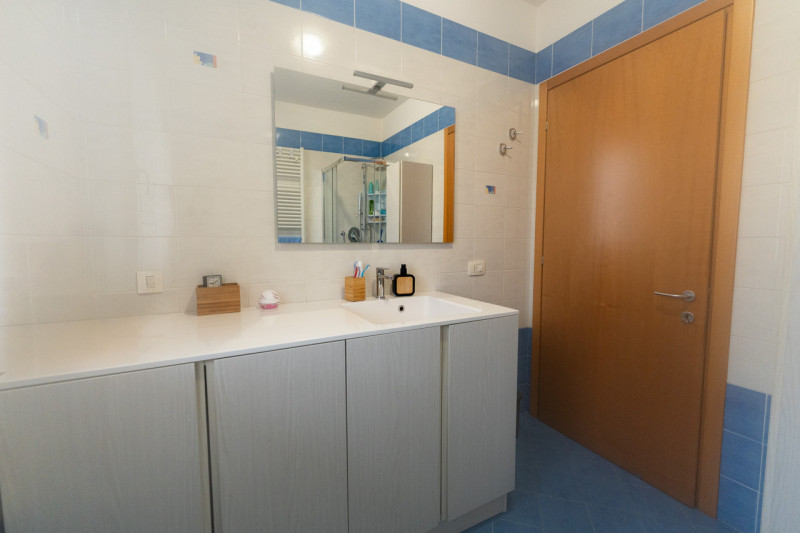 Proponiamo in vendita un raffinato duplex con un'ampia metratura di circa 150 mq, situato nella t...