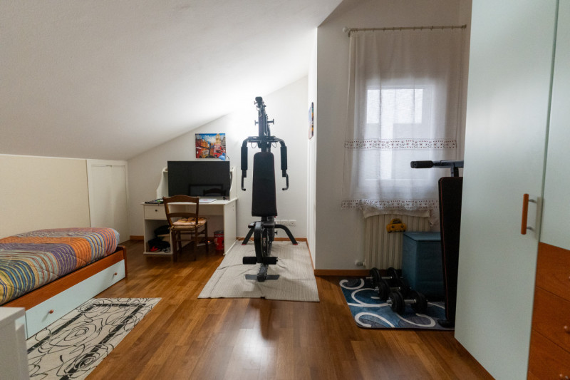 Proponiamo in vendita un raffinato duplex con un'ampia metratura di circa 150 mq, situato nella t...